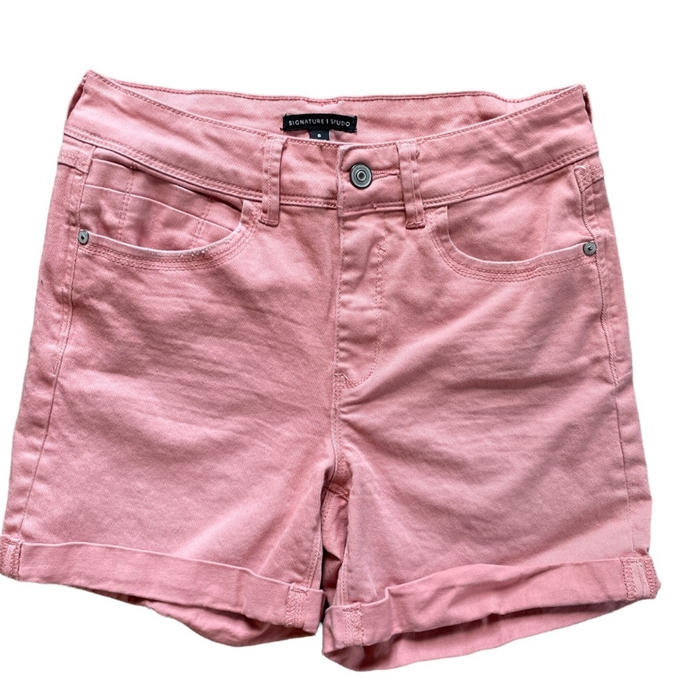 Signature Studio Pink Cuffed Shorts. Size 6